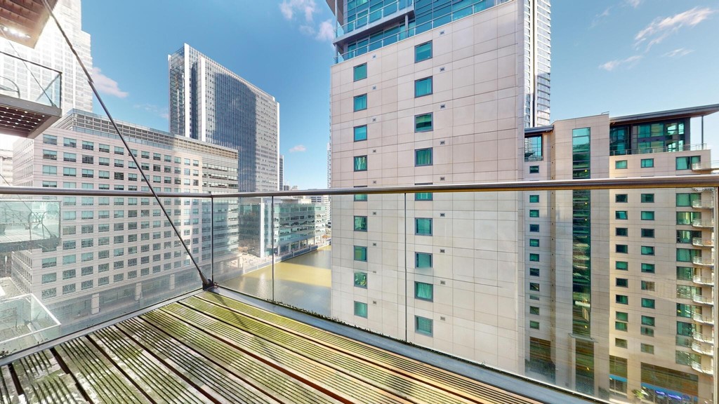 Flat 114 Discovery Dock West 2