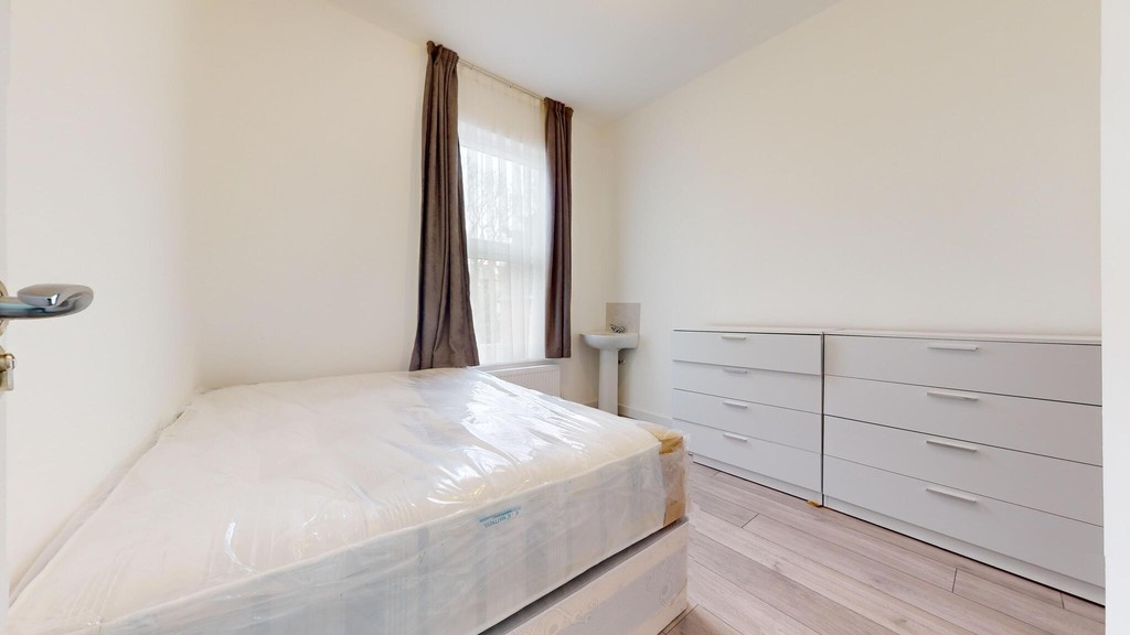 Room 6 (Couples Welcome) 84