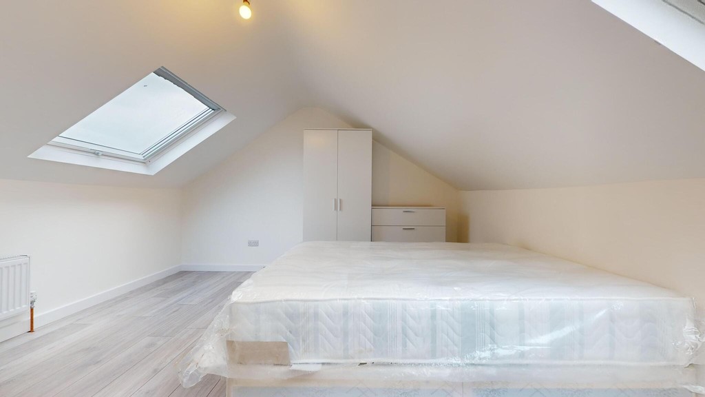 Room 9 (Couples Welcome) 84